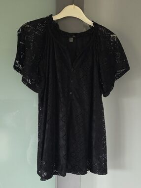 Cable & Gauge Size M Fully Lined Black Lace Blouse